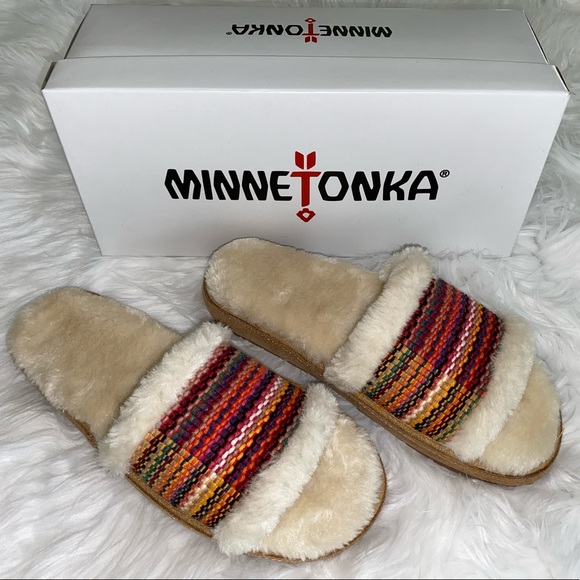 Minnetonka Shoes - MINNETONKA FABRIC PETUNIA SLIDES / SIZE: 7